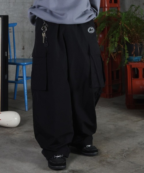 ILL'S（イルズ）の「AW キーリングループ ワンポイント ナイロンワイドカーゴパンツ ユニセックス 【ILL'S】（カーゴパンツ・メンズ・ネイビー/ブラック/グレー・M/L）」の6枚目の写真