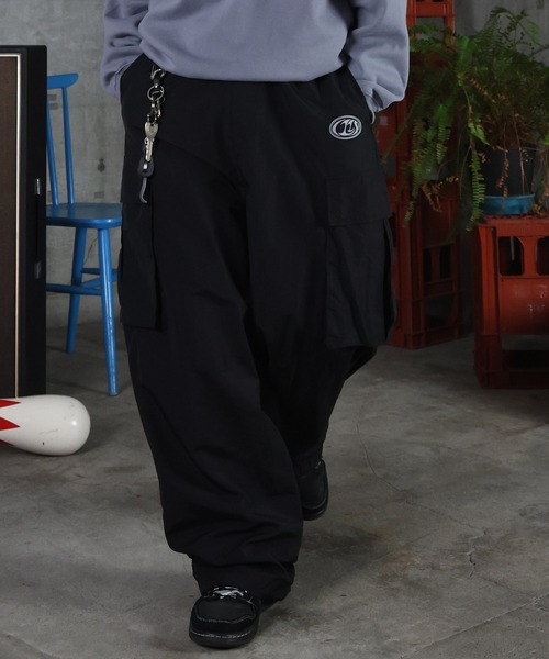 ILL'S（イルズ）の「AW キーリングループ ワンポイント ナイロンワイドカーゴパンツ ユニセックス 【ILL'S】（カーゴパンツ・メンズ・ネイビー/ブラック/グレー・M/L）」の7枚目の写真