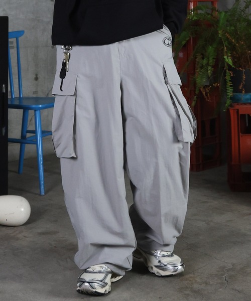 ILL'S（イルズ）の「AW キーリングループ ワンポイント ナイロンワイドカーゴパンツ ユニセックス 【ILL'S】（カーゴパンツ・メンズ・ネイビー/ブラック/グレー・M/L）」の13枚目の写真