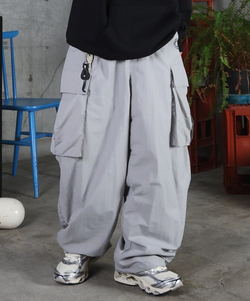 ILL'S（イルズ）の「AW キーリングループ ワンポイント ナイロンワイドカーゴパンツ ユニセックス 【ILL'S】（カーゴパンツ・メンズ・ネイビー/ブラック/グレー・M/L）」の14枚目の写真