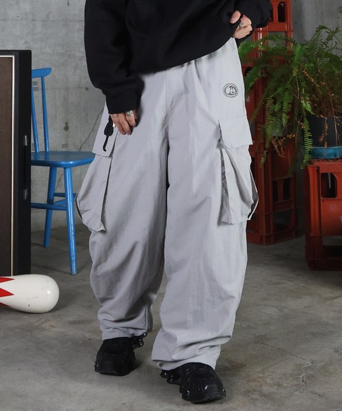 ILL'S（イルズ）の「AW キーリングループ ワンポイント ナイロンワイドカーゴパンツ ユニセックス 【ILL'S】（カーゴパンツ・メンズ・ネイビー/ブラック/グレー・M/L）」の11枚目の写真