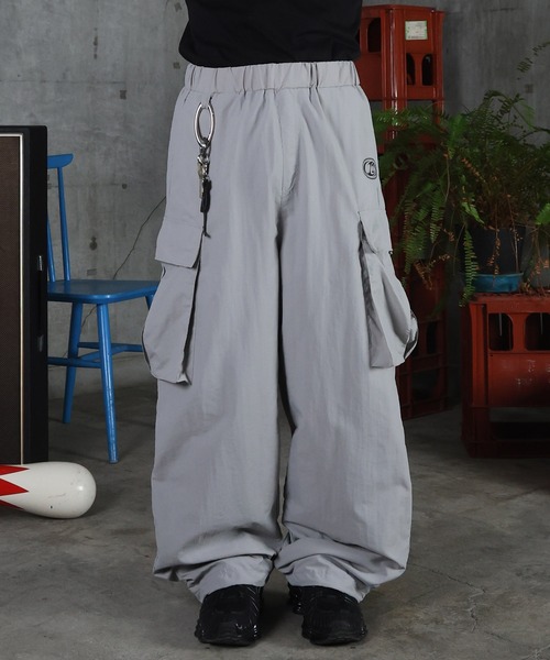 ILL'S（イルズ）の「AW キーリングループ ワンポイント ナイロンワイドカーゴパンツ ユニセックス 【ILL'S】（カーゴパンツ・メンズ・ネイビー/ブラック/グレー・M/L）」の9枚目の写真