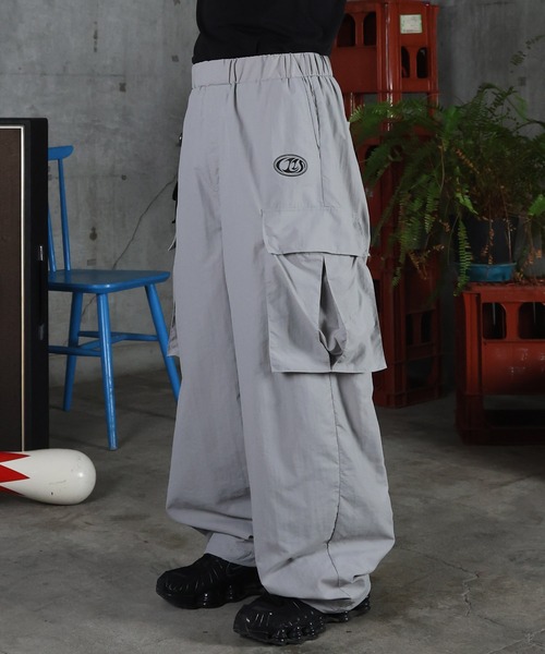 ILL'S（イルズ）の「AW キーリングループ ワンポイント ナイロンワイドカーゴパンツ ユニセックス 【ILL'S】（カーゴパンツ・メンズ・ネイビー/ブラック/グレー・M/L）」の10枚目の写真