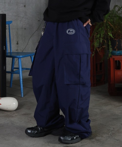ILL'S（イルズ）の「AW キーリングループ ワンポイント ナイロンワイドカーゴパンツ ユニセックス 【ILL'S】（カーゴパンツ・メンズ・ネイビー/ブラック/グレー・M/L）」の18枚目の写真