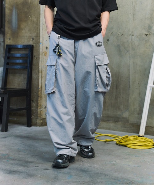 ILL'S(イルズ)の「キーリングループ ワンポイント ナイロンワイドカーゴパンツ ユニセックス(カーゴパンツ・メンズ・ネイビー/ブラック/グレー・M/L)」の17枚目の写真