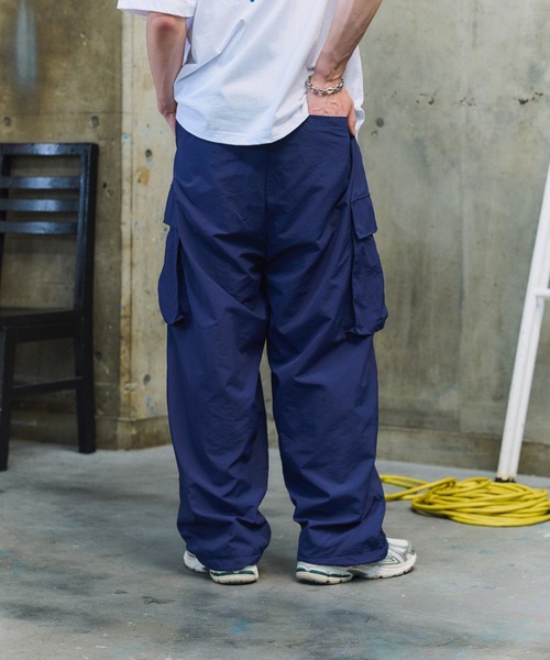 ILL'S(イルズ)の「キーリングループ ワンポイント ナイロンワイドカーゴパンツ ユニセックス(カーゴパンツ・メンズ・ネイビー/ブラック/グレー・M/L)」の13枚目の写真