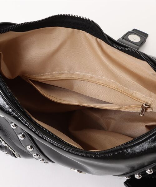 SPINNS（スピンズ）の「合皮ハンドバッグ/ラウンドスタッズ（ハンドバッグ・レディース・ブラック・ONESIZE）」の2枚目の写真