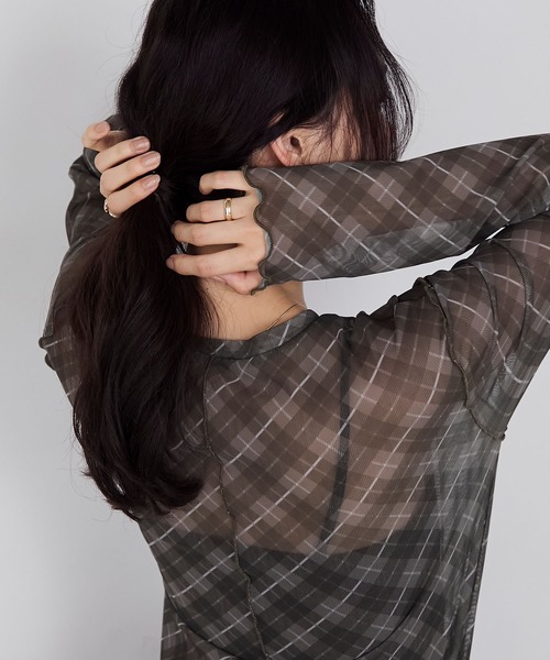 forksy.(フォルクシー)の「【forksy.】バイアスチェックシアーメロー長袖トップス(Tシャツ/カットソー・レディース・ブラック系/ブラウン系/ホワイト系・FREE)」の9枚目の写真