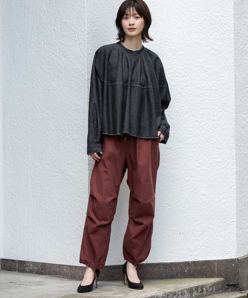 Munich(ミューニック)の「6ozスラブデニム2wayクロップドシャツ(シャツ/ブラウス・レディース・ブラック/ライトグレー/インディゴブルー・FREE)」の19枚目の写真