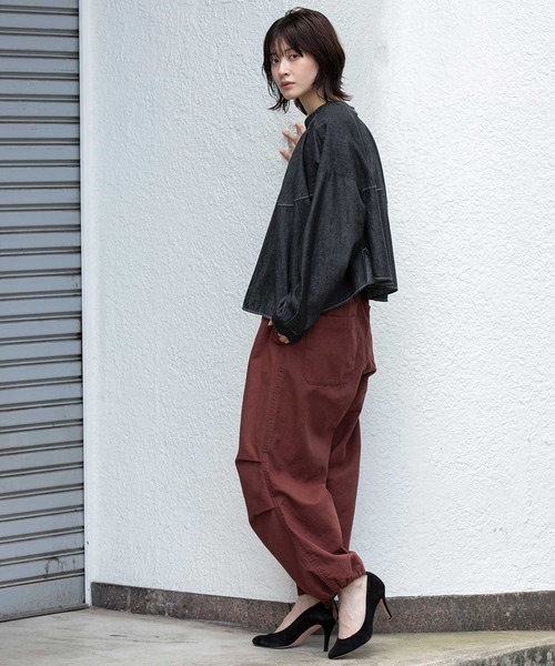 Munich(ミューニック)の「6ozスラブデニム2wayクロップドシャツ(シャツ/ブラウス・レディース・ブラック/ライトグレー/インディゴブルー・FREE)」の18枚目の写真