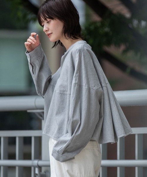 Munich(ミューニック)の「6ozスラブデニム2wayクロップドシャツ(シャツ/ブラウス・レディース・ブラック/ライトグレー/インディゴブルー・FREE)」の9枚目の写真