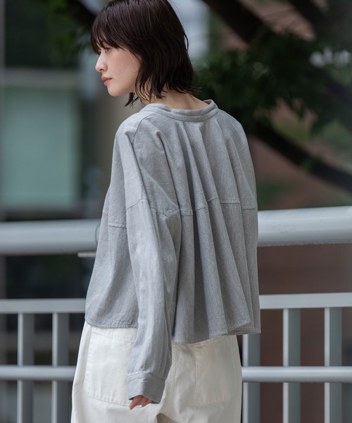Munich(ミューニック)の「6ozスラブデニム2wayクロップドシャツ(シャツ/ブラウス・レディース・ブラック/ライトグレー/インディゴブルー・FREE)」の10枚目の写真