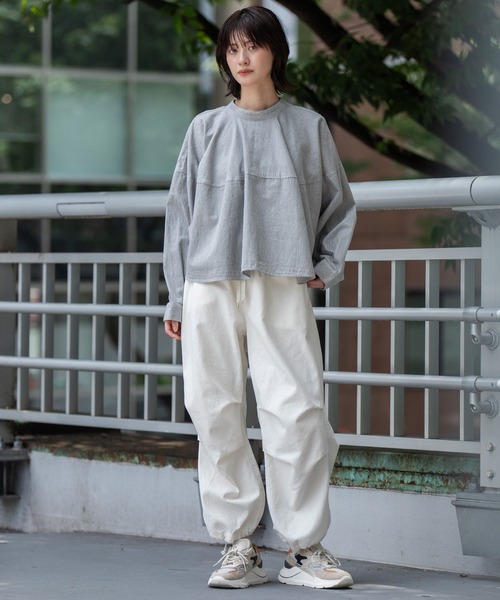 Munich(ミューニック)の「6ozスラブデニム2wayクロップドシャツ(シャツ/ブラウス・レディース・ブラック/ライトグレー/インディゴブルー・FREE)」の8枚目の写真