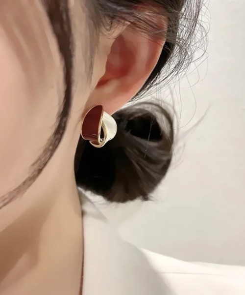 VIBGYOR(ヴィブジョー)の「レディース 韓国ライク デザインピアス(BDS)(ピアス(両耳用)・レディース・レッド/ブラック・FREE)」の2枚目の写真