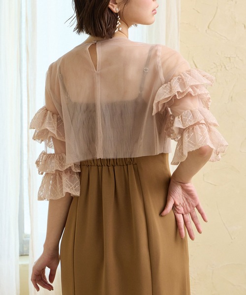 AIMER（エメ）の「【WEB限定】チュールスパンコールフリルスリーブブラウス×サテンキャミソールタイトワンピース 2点セットパーティードレス　結婚式　お呼ばれ　ドレス　20代 30代（ドレス・レディース・ブラック/キャメル/ダークグリーン・SMALL/MEDIUM）」の3枚目の写真