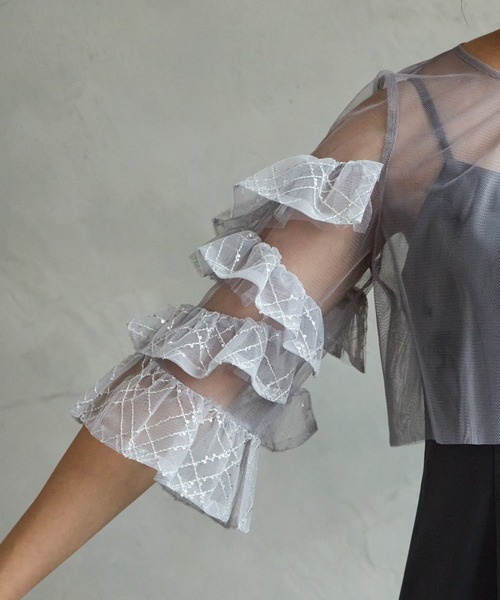 AIMER（エメ）の「【WEB限定】チュールスパンコールフリルスリーブブラウス×サテンキャミソールタイトワンピース 2点セットパーティードレス　結婚式　お呼ばれ　ドレス　20代 30代（ドレス・レディース・ブラック/キャメル/ダークグリーン・SMALL/MEDIUM）」の20枚目の写真