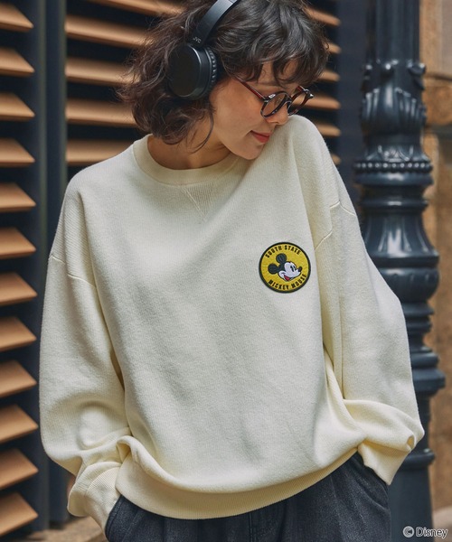 Disney（ディズニー）の「【Disney】別注 Mickey&Friends ミッキー＆フレンズ ヴィンテージライクグラフィックオーバーサイズニットプルオーバー（ニット/セーター・レディース・アイボリー/杢グレー/ネイビー系/ネイビー・FREE）」の2枚目の写真