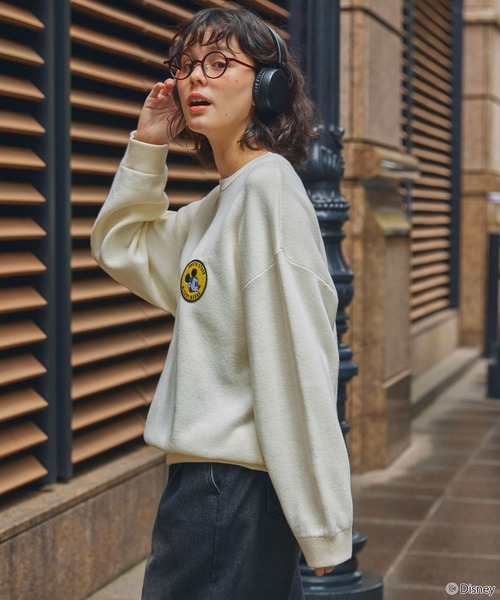 Disney（ディズニー）の「【Disney】別注 Mickey&Friends ミッキー＆フレンズ ヴィンテージライクグラフィックオーバーサイズニットプルオーバー（ニット/セーター・レディース・アイボリー/杢グレー/ネイビー系/ネイビー・FREE）」の8枚目の写真