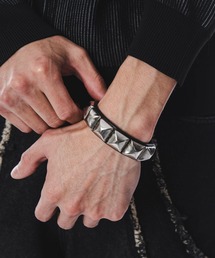 SHORT ROUND（ショートラウンド）の「SHORT ROUND/Mピラミッドスタッズブレス（ブレスレット）」