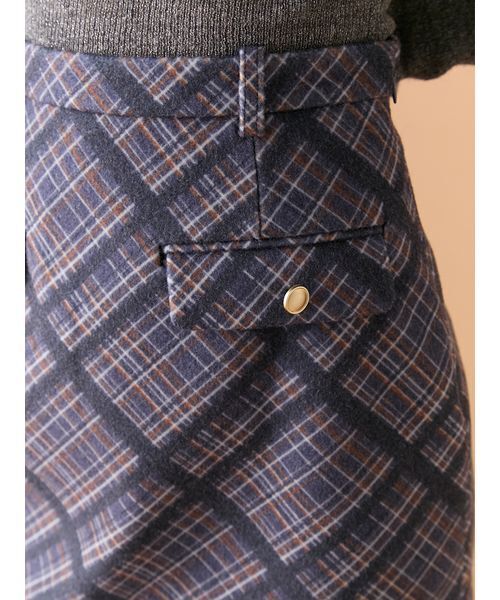 LILY BROWN(リリーブラウン)の「ウーリーチェックミディスカート(スカート・レディース・グレイッシュベージュ/ネイビー/イエロー・1/0)」の11枚目の写真