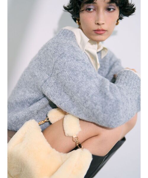 LAGUNAMOON（ラグナムーン）の「【WEB限定】Vネックカラーショートニットプルオーバー（ニット/セーター・レディース・グレー/ブルー/ブラック/ピンク/ホワイト・FREE）」の3枚目の写真