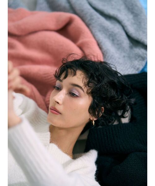 LAGUNAMOON（ラグナムーン）の「【WEB限定】Vネックカラーショートニットプルオーバー（ニット/セーター・レディース・グレー/ブルー/ブラック/ピンク/ホワイト・FREE）」の7枚目の写真