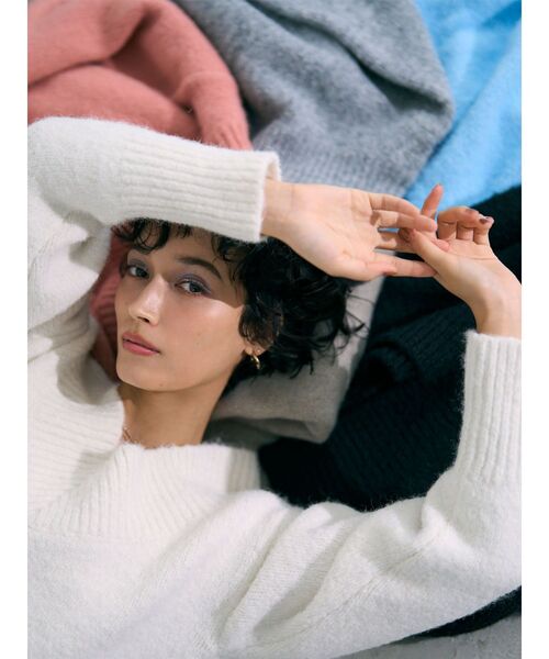 LAGUNAMOON（ラグナムーン）の「【WEB限定】Vネックカラーショートニットプルオーバー（ニット/セーター・レディース・グレー/ブルー/ブラック/ピンク/ホワイト・FREE）」の8枚目の写真