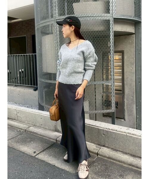 LAGUNAMOON（ラグナムーン）の「【WEB限定】Vネックカラーショートニットプルオーバー（ニット/セーター・レディース・グレー/ブルー/ブラック/ピンク/ホワイト・FREE）」の8枚目の写真