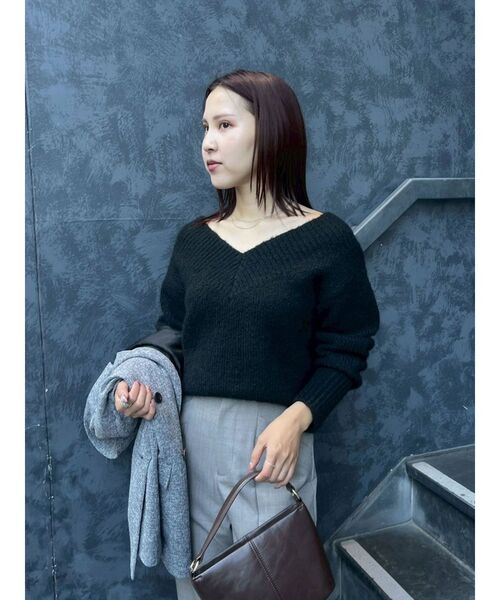 LAGUNAMOON（ラグナムーン）の「【WEB限定】Vネックカラーショートニットプルオーバー（ニット/セーター・レディース・グレー/ブルー/ブラック/ピンク/ホワイト・FREE）」の15枚目の写真