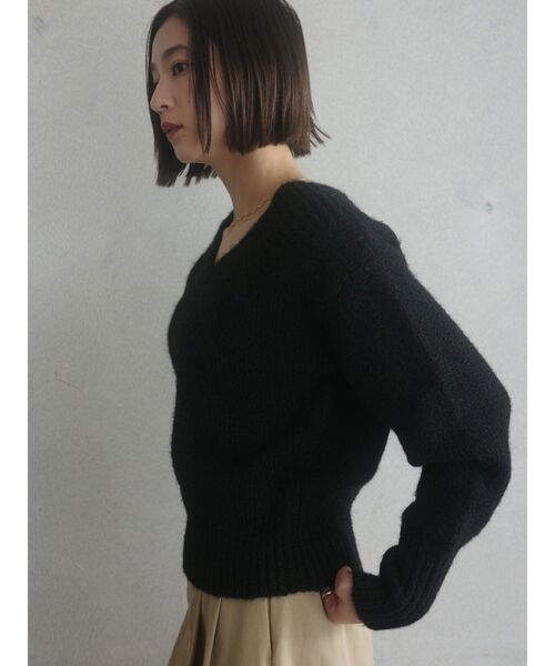 LAGUNAMOON（ラグナムーン）の「【WEB限定】Vネックカラーショートニットプルオーバー（ニット/セーター・レディース・グレー/ブルー/ブラック/ピンク/ホワイト・FREE）」の20枚目の写真