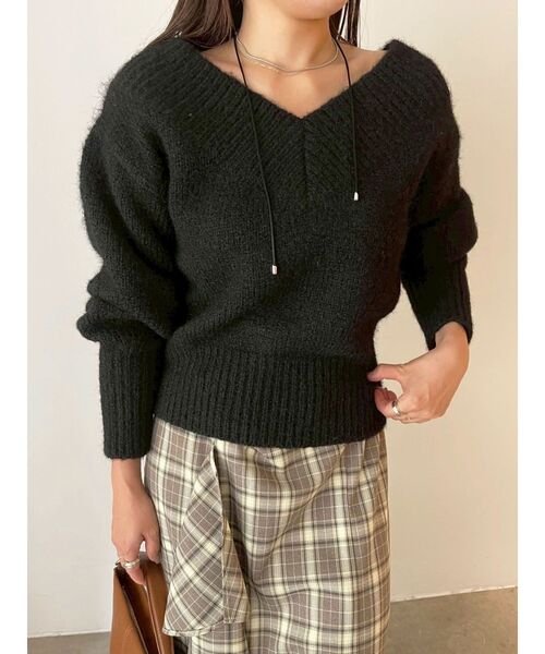 LAGUNAMOON（ラグナムーン）の「【WEB限定】Vネックカラーショートニットプルオーバー（ニット/セーター・レディース・グレー/ブルー/ブラック/ピンク/ホワイト・FREE）」の2枚目の写真