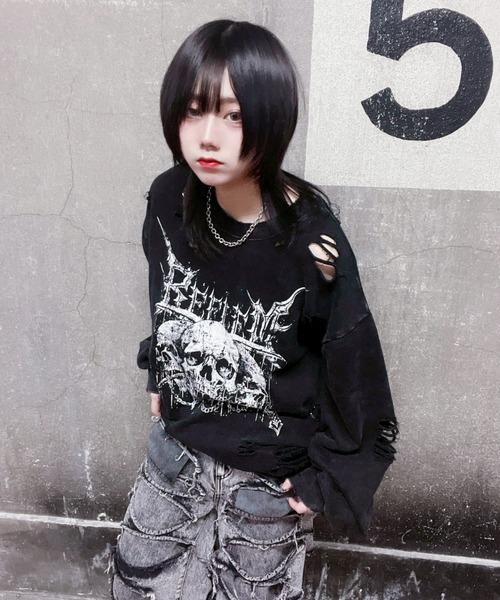 REFLEM（レフレム）の「『REFLEM/レフレム』スカルプリントダメージPO/プルオーバースウェットシャツ（スウェット・レディース・グレー/ブラック・FREE）」の3枚目の写真