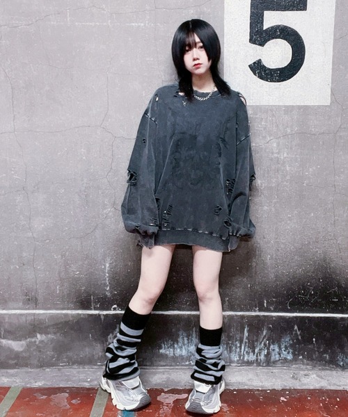 REFLEM（レフレム）の「『REFLEM/レフレム』スカルプリントダメージPO/プルオーバースウェットシャツ（スウェット・レディース・グレー/ブラック・FREE）」の10枚目の写真