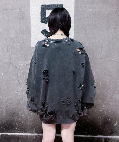 REFLEM（レフレム）の「『REFLEM/レフレム』スカルプリントダメージPO/プルオーバースウェットシャツ（スウェット・レディース・グレー/ブラック・FREE）」の9枚目の写真