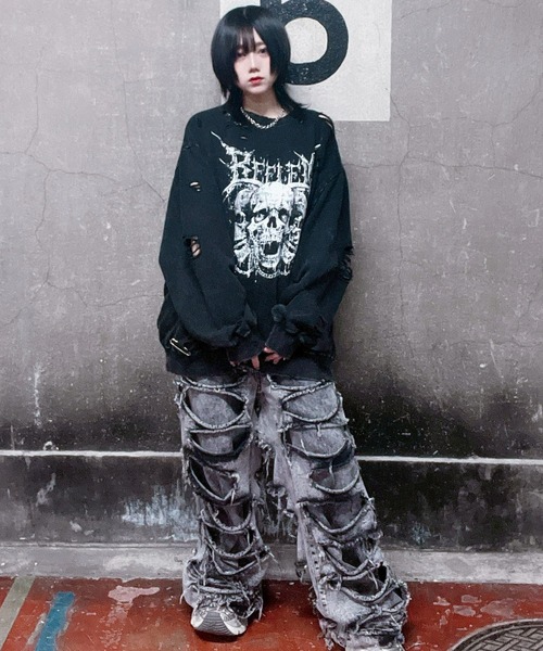 REFLEM（レフレム）の「『REFLEM/レフレム』スカルプリントダメージPO/プルオーバースウェットシャツ（スウェット・レディース・グレー/ブラック・FREE）」の6枚目の写真