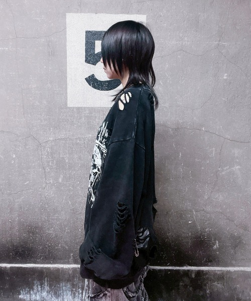 REFLEM（レフレム）の「『REFLEM/レフレム』スカルプリントダメージPO/プルオーバースウェットシャツ（スウェット・レディース・グレー/ブラック・FREE）」の4枚目の写真