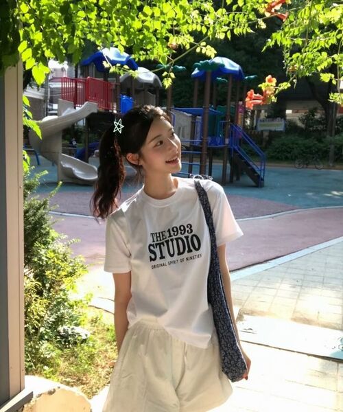 1993STUDIO(1993スタジオ)の「スタジオウーマン レギュラーフィットTシャツ_ホワイト(Tシャツ/カットソー・レディース・その他・MEDIUM/SMALL)」の4枚目の写真