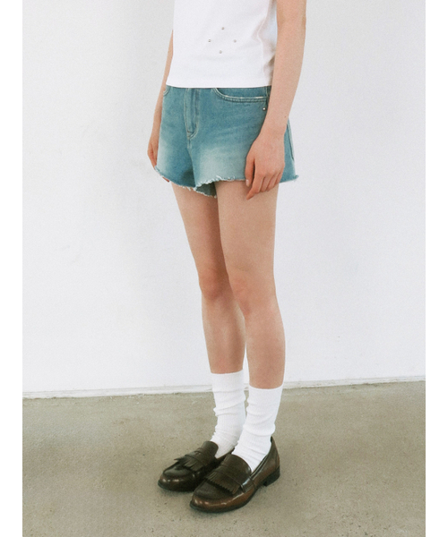 Kijun(キジュン)の「Studded Denim Shorts Light Blue(デニムパンツ・レディース・その他・MEDIUM/SMALL)」の3枚目の写真