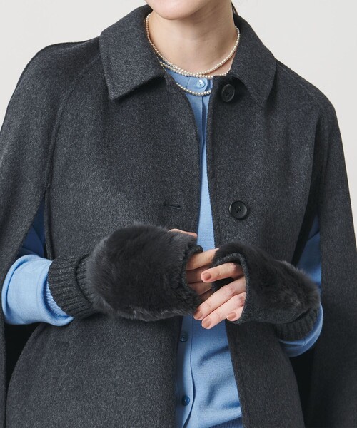 UNITED ARROWS（ユナイテッドアローズ）の「レッキスラビットファー フィンガーレスグローブ（手袋・レディース・ダークグレー/ダークブラウン/ベージュ・FREE）」の5枚目の写真