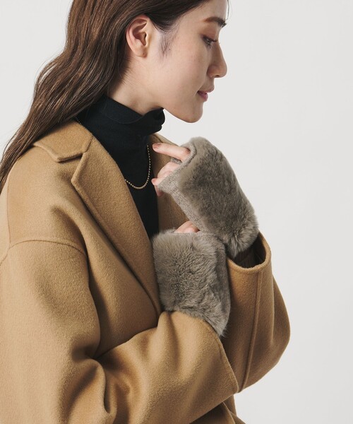 UNITED ARROWS（ユナイテッドアローズ）の「レッキスラビットファー フィンガーレスグローブ（手袋・レディース・ダークグレー/ダークブラウン/ベージュ・FREE）」の6枚目の写真