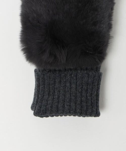 UNITED ARROWS（ユナイテッドアローズ）の「レッキスラビットファー フィンガーレスグローブ（手袋・レディース・ダークグレー/ダークブラウン/ベージュ・FREE）」の18枚目の写真