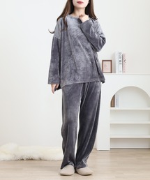 atONE（アットワン）の「ストレッチベロア上下セット（その他ルームウェア・レディース）」