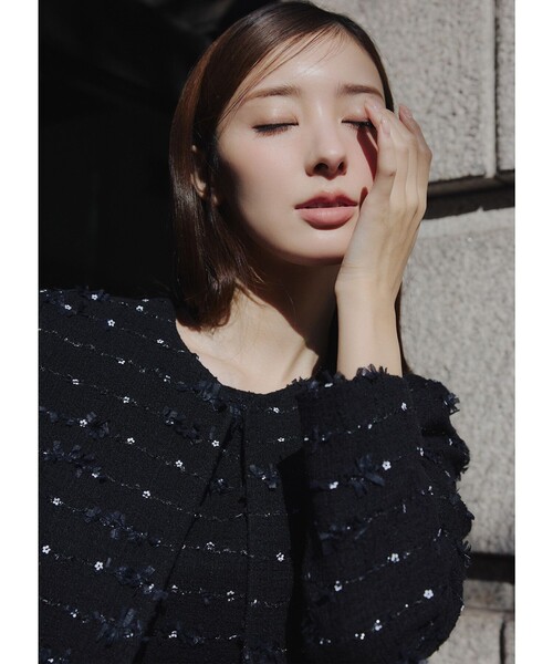 TOCCA（トッカ）の「FLOWER HIDE AND SEEK ジャケット（ノーカラージャケット・レディース・ブラック系/アイボリー系・6/4/2/0）」の9枚目の写真