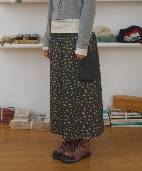 FUN FROM FUN(ファンフロムファン)の「Pocket Long Skirt, Black(スカート・レディース・その他・OS)」の5枚目の写真