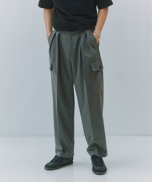 NewAnce(ニュアンス)の「【NewAnce】Two Tuck Slacks Cargo Pants(カーゴパンツ・メンズ・グレー/ブラック・S/M/L)」の3枚目の写真
