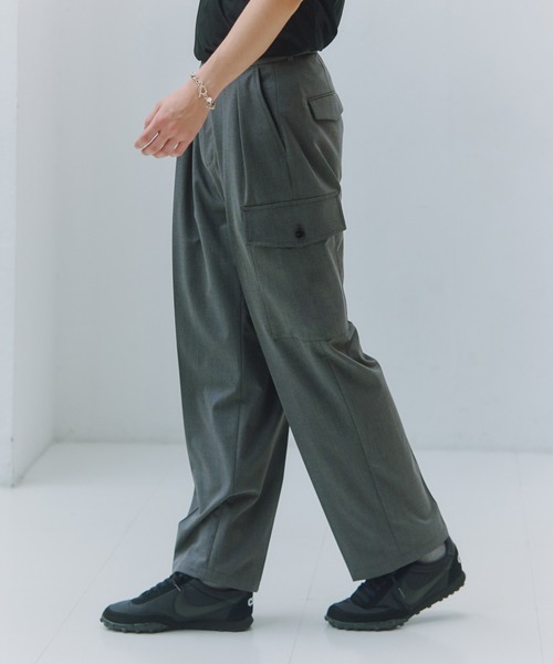 NewAnce(ニュアンス)の「【NewAnce】Two Tuck Slacks Cargo Pants(カーゴパンツ・メンズ・グレー/ブラック・S/M/L)」の4枚目の写真