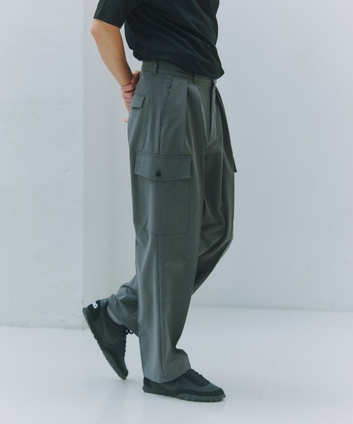 NewAnce(ニュアンス)の「【NewAnce】Two Tuck Slacks Cargo Pants(カーゴパンツ・メンズ・グレー/ブラック・S/M/L)」の5枚目の写真