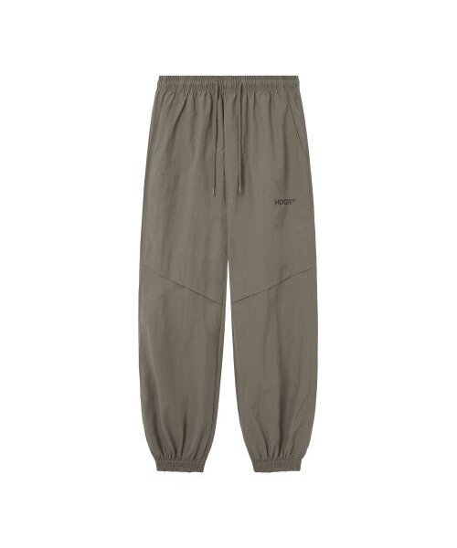 HARDGEAR APPAREL(ハードギアアパレル)の「ナイロン トレーニングパンツ ベージュ(スウェットパンツ・メンズ・その他・LARGE/MEDIUM/SMALL/X-LARGE)」の1枚目の写真