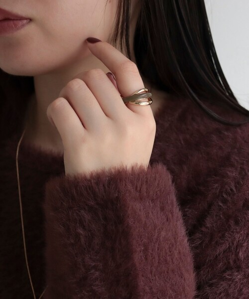 fredy emue（フレディエミュ）の「カラーストーンメタルクロスリング（リング・レディース・ブラウン/オリーブ・FREE）」の2枚目の写真