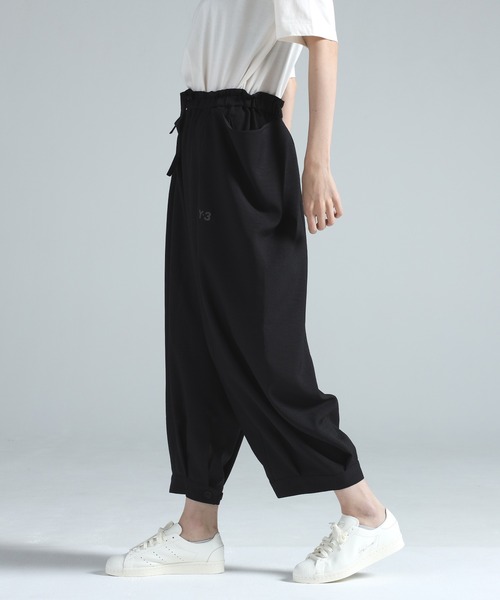 Y-3（ワイスリー）の「Y-3 CROPPED TOP FLARED SPORT UNIFORM TRACK PANTS（その他パンツ・レディース・ブラック・X-SMALL/SMALL/MEDIUM/LARGE/X-LARGE）」の2枚目の写真